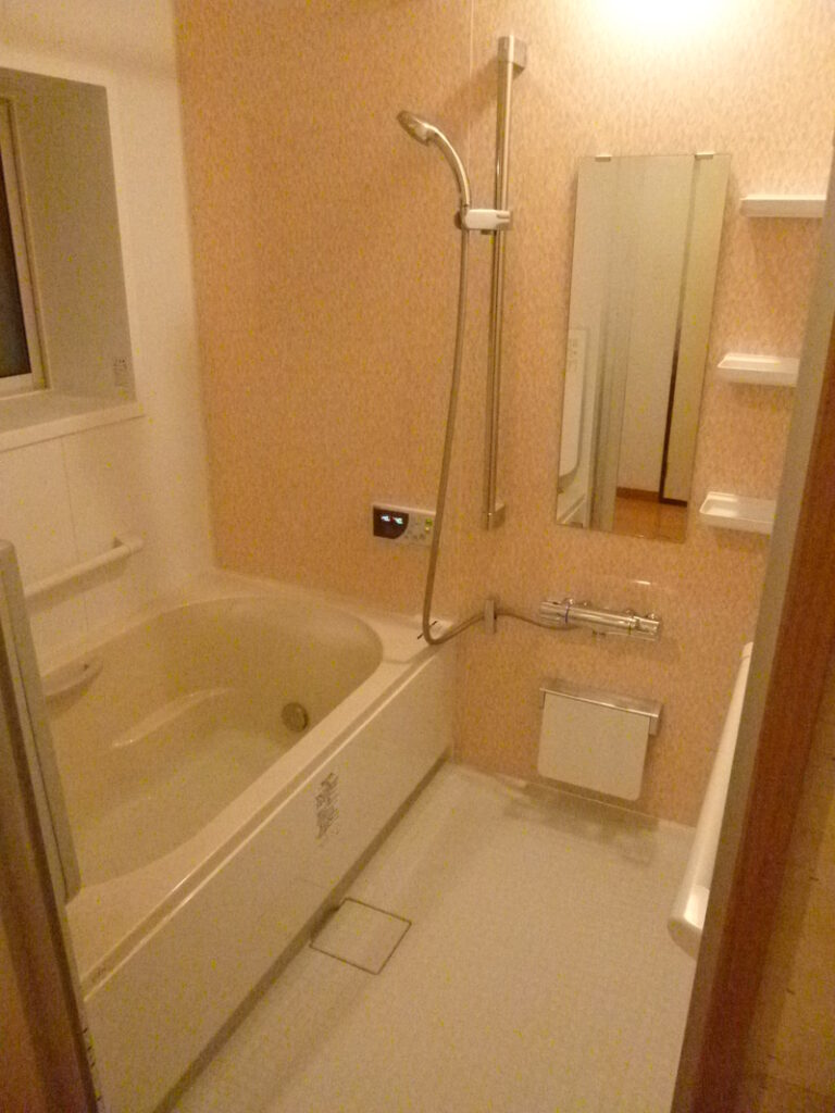 青梅市Ｉ様邸 LIXIL ｼｽﾃﾑﾊﾞｽ ﾘﾓｱにて 浴室ﾘﾌｫｰﾑ 併せてﾊﾞﾘｱﾌﾘｰ、断熱ﾘﾌｫｰﾑ