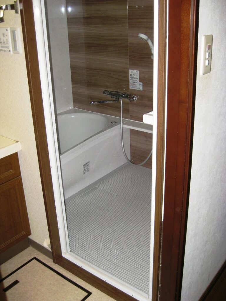 青梅市Ｍ様邸　ﾏﾝｼｮﾝﾘﾌｫｰﾑ　TOTO ﾘﾓﾃﾞﾙ ﾕﾆｯﾄﾊﾞｽWG　TOTO トイレ ﾋﾟｭｱﾚｽﾄQR