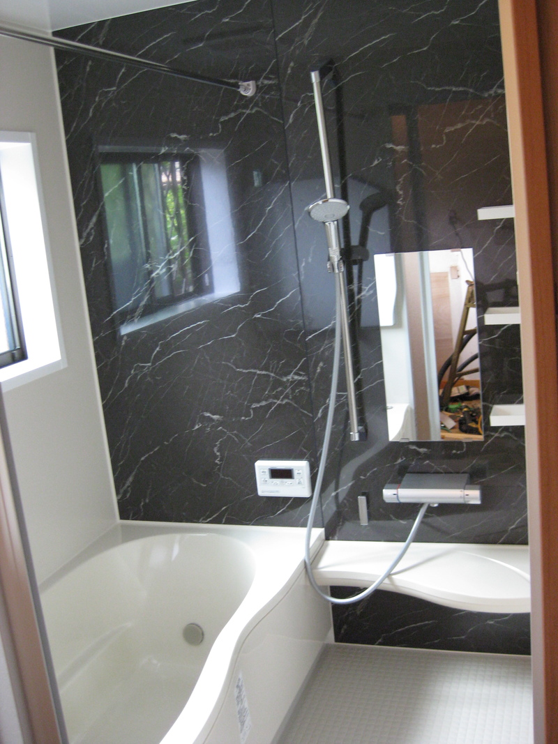 青梅市Ｋ様邸、LIXIL、ﾕﾆｯﾄﾊﾞｽ　ｱﾗｲｽﾞ、洗面台ｵﾌﾄ、断熱ｻｯｼ　ｻｰﾓｽにて浴室、洗面室ﾘﾌｫｰﾑ